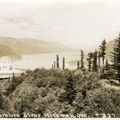 Vista House at Crown Point, Columbia River Gorge, Oregon.