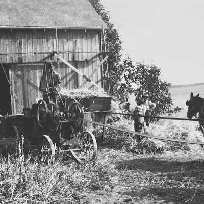 Strickrott's Barn and Threshing Machine.
