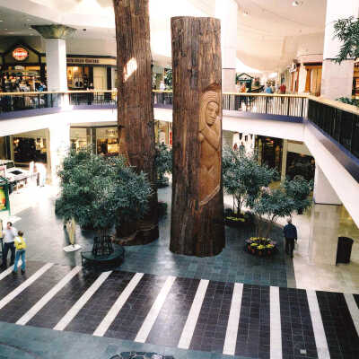 Center Court, Clackamas Town Center. .