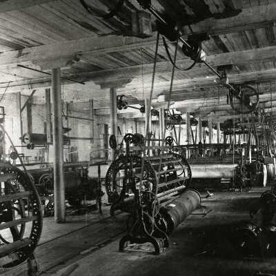 Oregon City 1904 - Woolen Mill Weaving Room