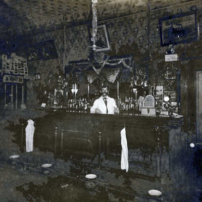 George Young's "Old Log Cabin Saloon" Oregon City 1903