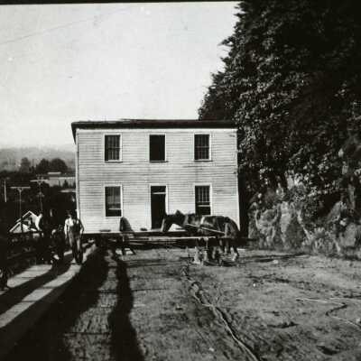 McLoughlin House, Moving Up Singer Hill
