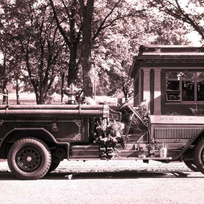 Fire Truck - Oregon City, Oregon Fire department - In front of Oregon City Library