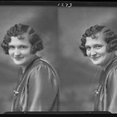 Photograph of a woman for Alber Bernaht - November 1929 - Negative