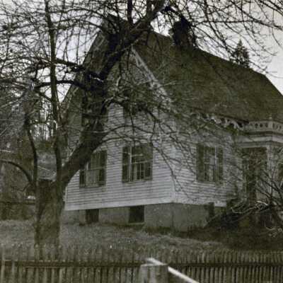 Panter-Crothers House, Canemah, 1900.: Copyright: None; Origsize: 3"x5"; Origformat: Print-Photographic