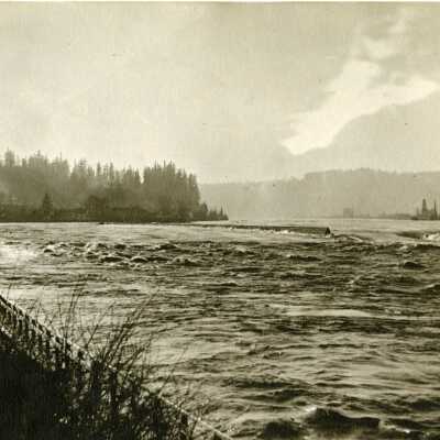 1890 Flood - Oregon City Looking Upriver towards Canemah