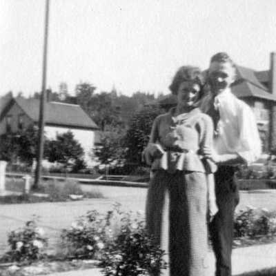 2B) Couple: Copyright: None; Origsize: 2" x 3"; Origformat: Print-Photographic