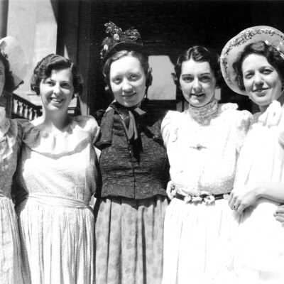 Territorial Days 1939 - Oregon City - Courthouse Women