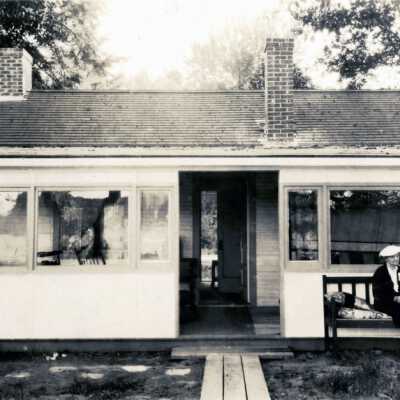 Mertie Stevens' River House in West Linn.: Copyright: Clackamas County Historical Society; Origsize: 4" x 6"; Origformat: Print-Photographic