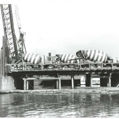 Construction of I205, Abernethy Bridge at Oregon City End.