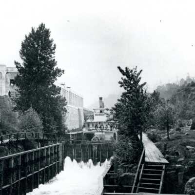 Steamer "Oregona" in Willamette Falls Locks