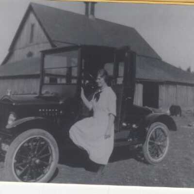 Dora Roethe and 1926 Ford