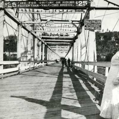 Oregon City-West Linn Suspension Bridge in 1897.: Copyright: Clackamas County Historical Society; Origformat: Print-Photographic