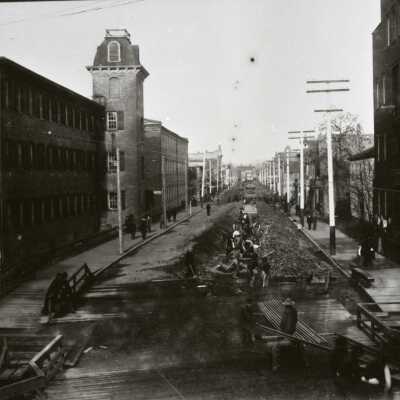 Oregon City 1901 - Laying Tracks for Streetcar to Canemah - 2nd and Main Street