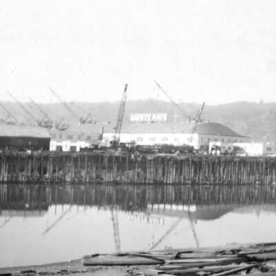 Whirley cranes at Oregon Shipyard.: Copyright: None; Origsize: 2"x4"; Origformat: Print-Photographic