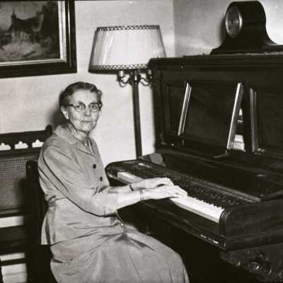 Mertie Stevens on the Piano at the Guest House.