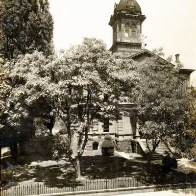 Clackamas County Court House. 1900-1910: Copyright: None; Origsize: 3" x 5"; Origformat: Print-Photographic