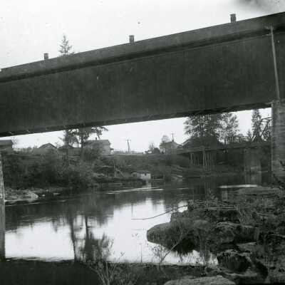 Gladstone / Park Place Covered Railroad Bridge