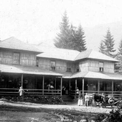 Family in car on toll road and at Rhododendron Tavern, 1911.: Copyright: Clackamas County Historical Society; Origsize: 5x7; Origformat: Print-Photographic