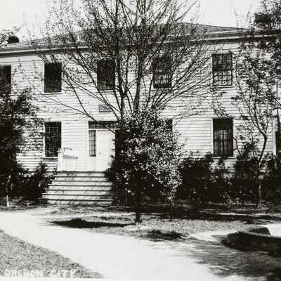Front of McLoughlin House, 1924