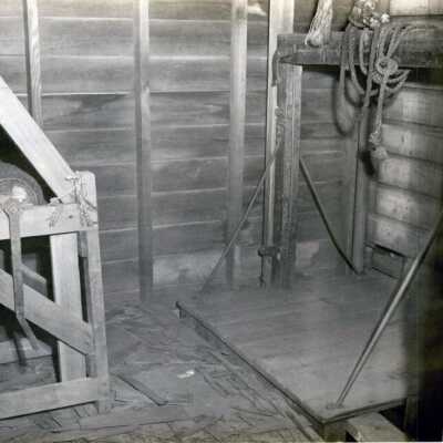Shively Theater Trunk Lift