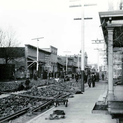 Oregon City 1901 - Laying Streetcar Tracks on Main Street