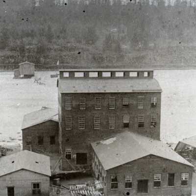 1890 Flood Crown Paper Mill after the flood: Copyright: CCHS; Origsize: 4x5; Origformat: Negative; Resolution: 800 DPI; Negno: Society 23