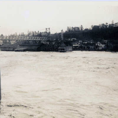 1922 Flood - Willamette River - Pedestrian Suspension Bridge - Oregon City