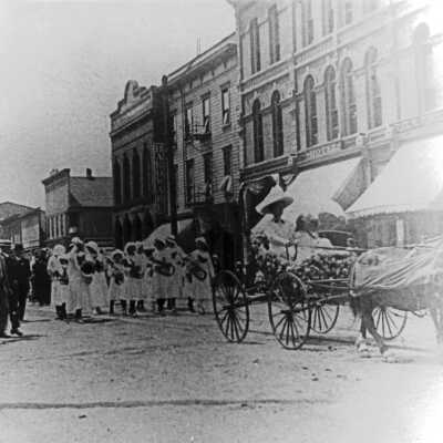 Oregon City Parade, 1911.: Copyright: Clackamas County Historical Society; Origsize: 8x10; Origformat: Print-Photographic