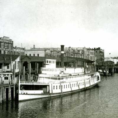 Steamboat "Bailey Gatzert" 1900 - at Portland Dock