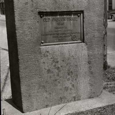 Oregon City 1950 - Old Oregon Trail Plaque - 17th & Washington St.