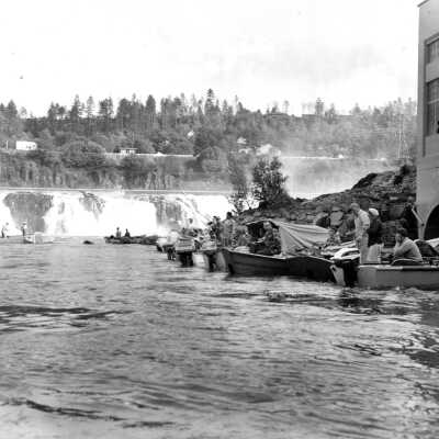 Fishing at Willamette Falls.: Copyright: Clackamas County Historical Society; Origsize: 8x10; Origformat: Print-Photographic