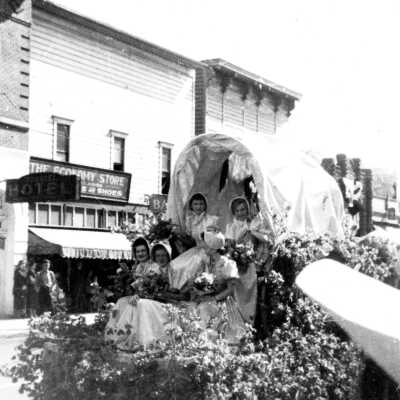 Territorial Days Parade - Oregon City - Covered Wagon Float
