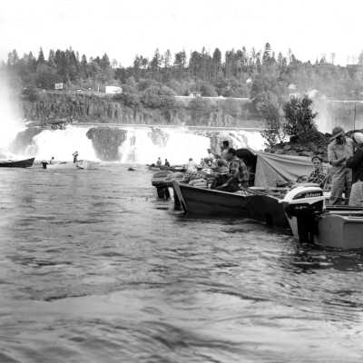 Fishing at Willamette Falls.: Copyright: Clackamas County Historical Society; Origsize: 8x10; Origformat: Print-Photographic