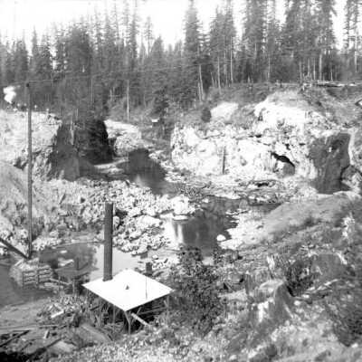Mining operation on land, October 28, 1910.: Copyright: Clackamas County Historical Society; Origsize: 5x7; Origformat: Print-Photographic