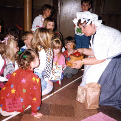 Teacher exchange program, Independence, MO and Oregon City, OR, 1989.: Copyright: Clackamas County Historical Society; Origsize: 3x5; Origformat: Print-Photographic