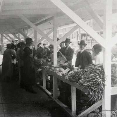 Oregon City's Farmer's Market, 1920