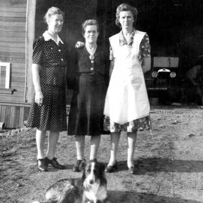 Cora Hasselbrink Cuthill, Dora Hasselbrink Cuthill and Inez Hasselbrink Wheaton.