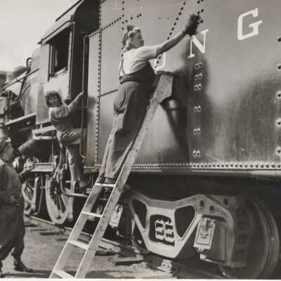 Locomotive Washing 1942