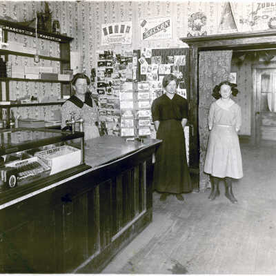 Unknown cigar, cigarette, and liquor shop.