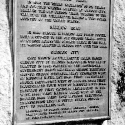Old Oregon Trail Marker, Courthouse, 8th & Main.