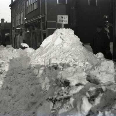 414 Main Street, 22 inches of Snow.