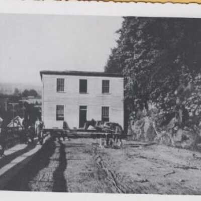 Moving McLoughlin House - 1909
