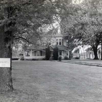 Barlow House, Barlow, 1976.: Copyright: Clackamas County Historical Society; Origsize: 4" x 6"; Origformat: Print-Photographic