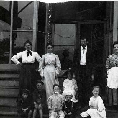 Old Portland House (Boarding House) - 5th and Main, Oregon City.
