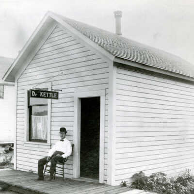 Wilsonville 1912 - Dr. William Kettle at His Medical Building