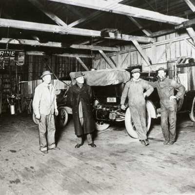 Oregon City 1910 - Garage Workshop
