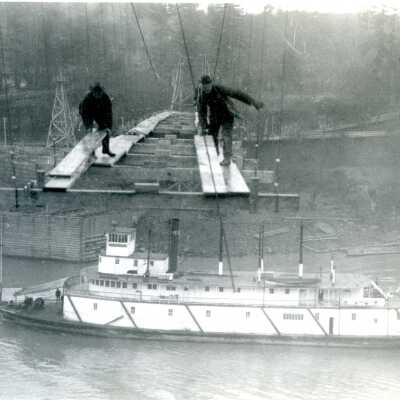 Building the Oregon City-West Linn Temporary Pedestrian Bridge