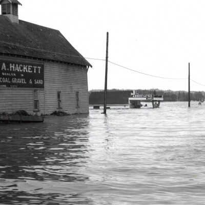 1943 Flood - 17th and Washington Street - Oregon City
