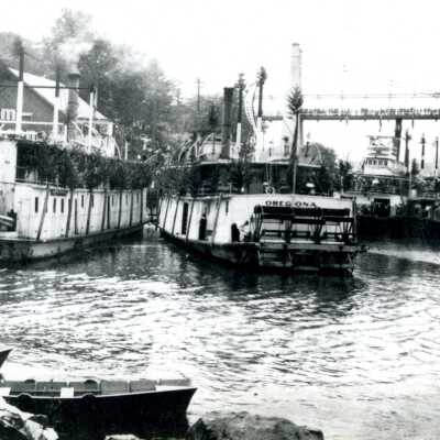 Steamboats "Grahamona" and "Oregona" - 1898